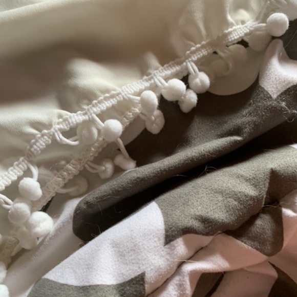 White romper - Picture 2 of 7